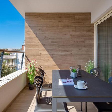 Apartment Nensi Pjescana Uvala Esterno foto