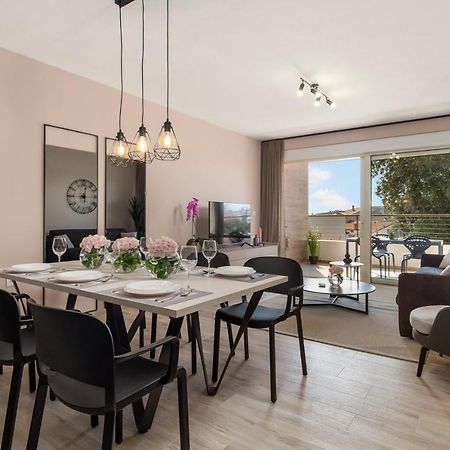 Apartment Nensi Pjescana Uvala Esterno foto
