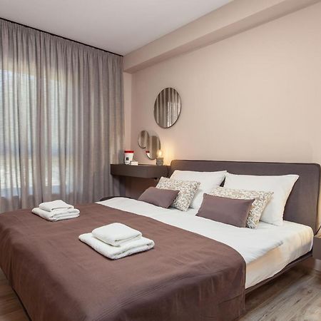 Apartment Nensi Pjescana Uvala Esterno foto