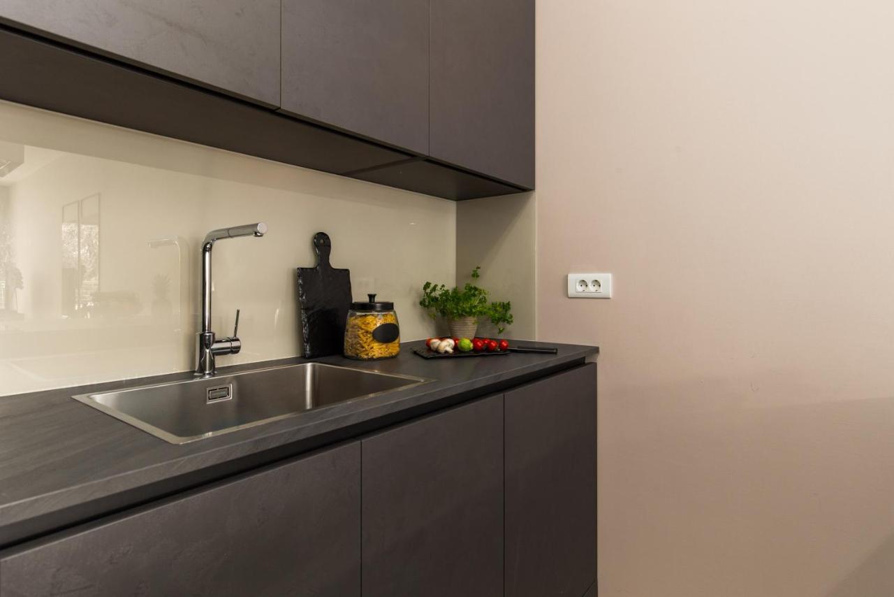 Apartment Nensi Pjescana Uvala Esterno foto