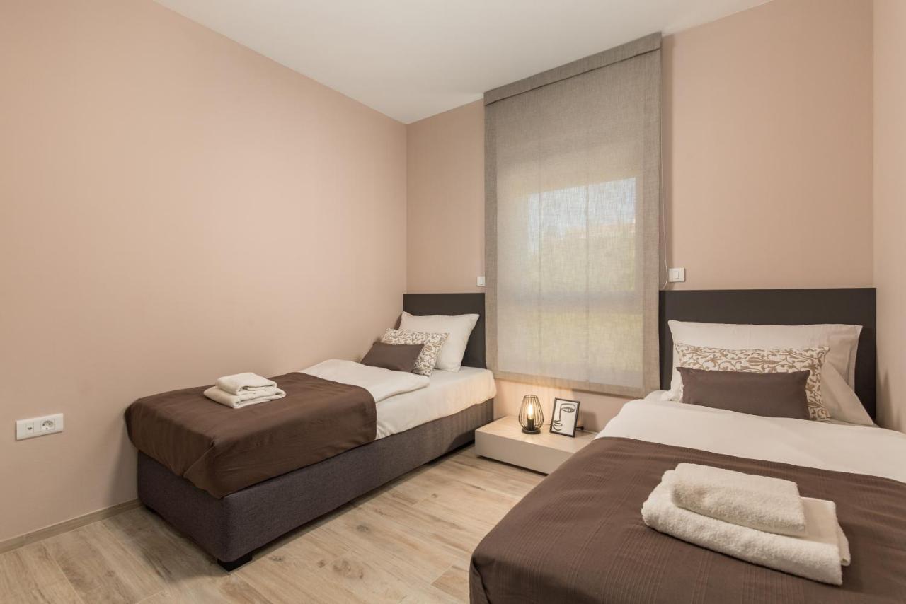 Apartment Nensi Pjescana Uvala Esterno foto