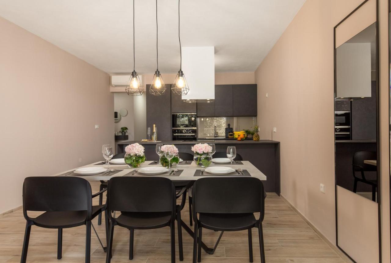 Apartment Nensi Pjescana Uvala Esterno foto