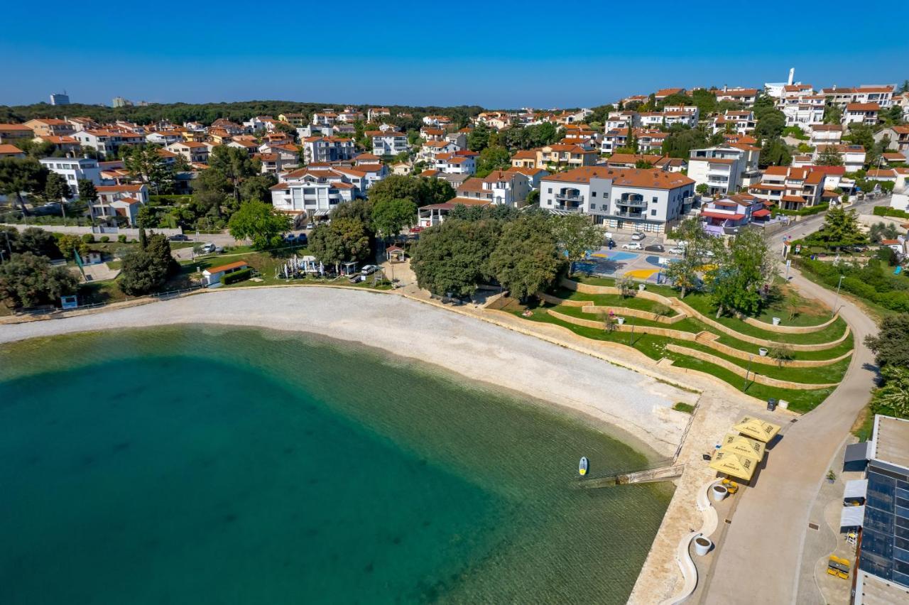 Apartment Nensi Pjescana Uvala Esterno foto